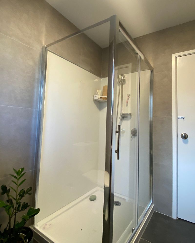 Standard acrylic shower replacement – Central Auckland Completed in 2 days